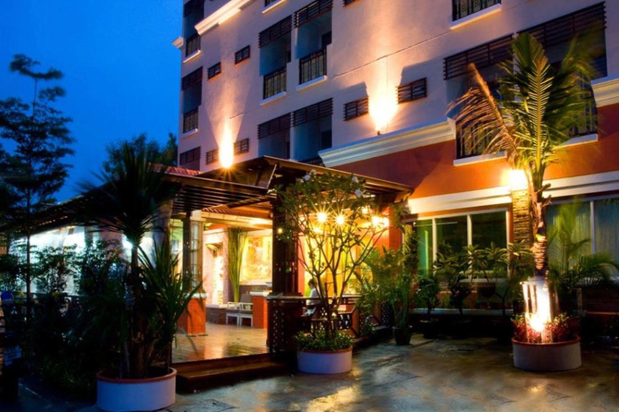 Oyo 280 Thai Garden Resort Bangkok Luaran gambar